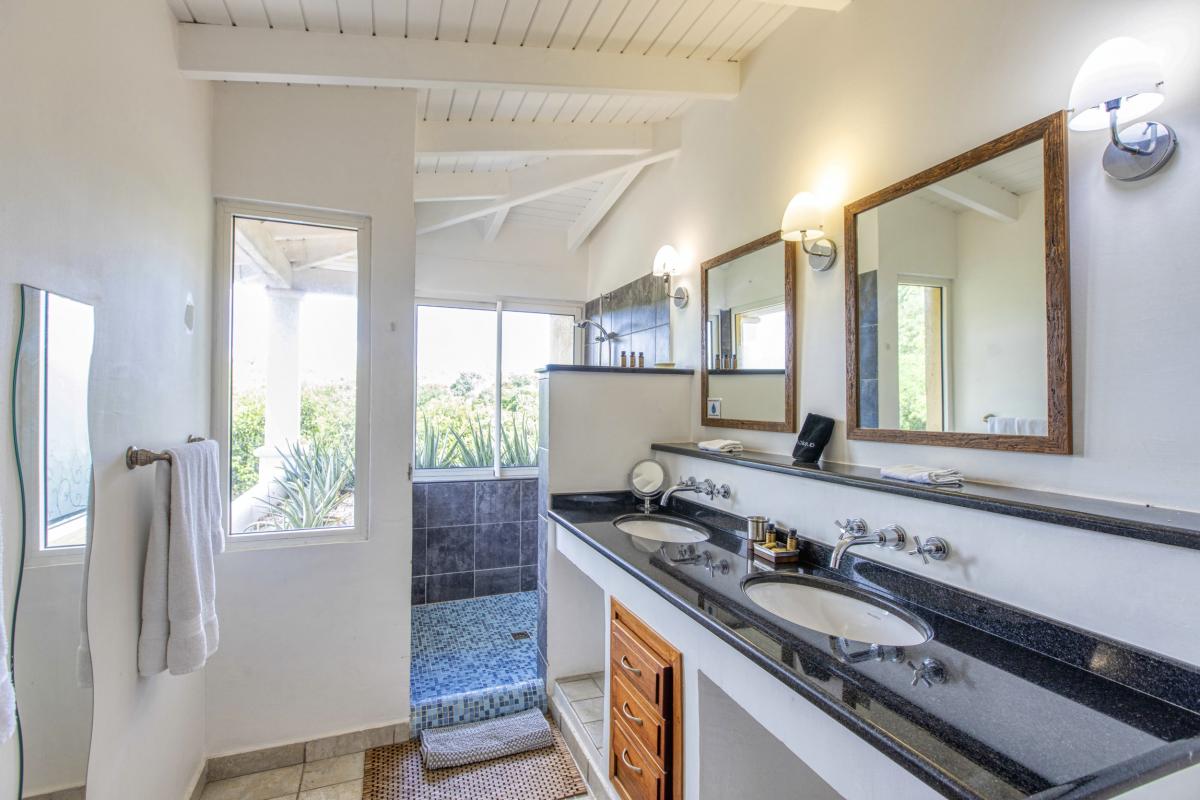 34- Location villa piscine Sea Vous Play Terres Basses Saint Martin_sdb 3